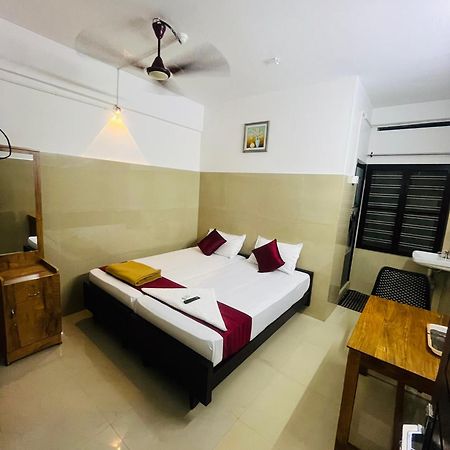 Priya Lodge Kozhikode Dış mekan fotoğraf