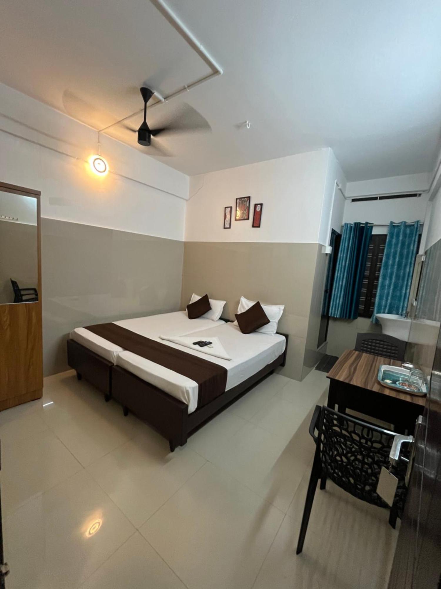 Priya Lodge Kozhikode Dış mekan fotoğraf