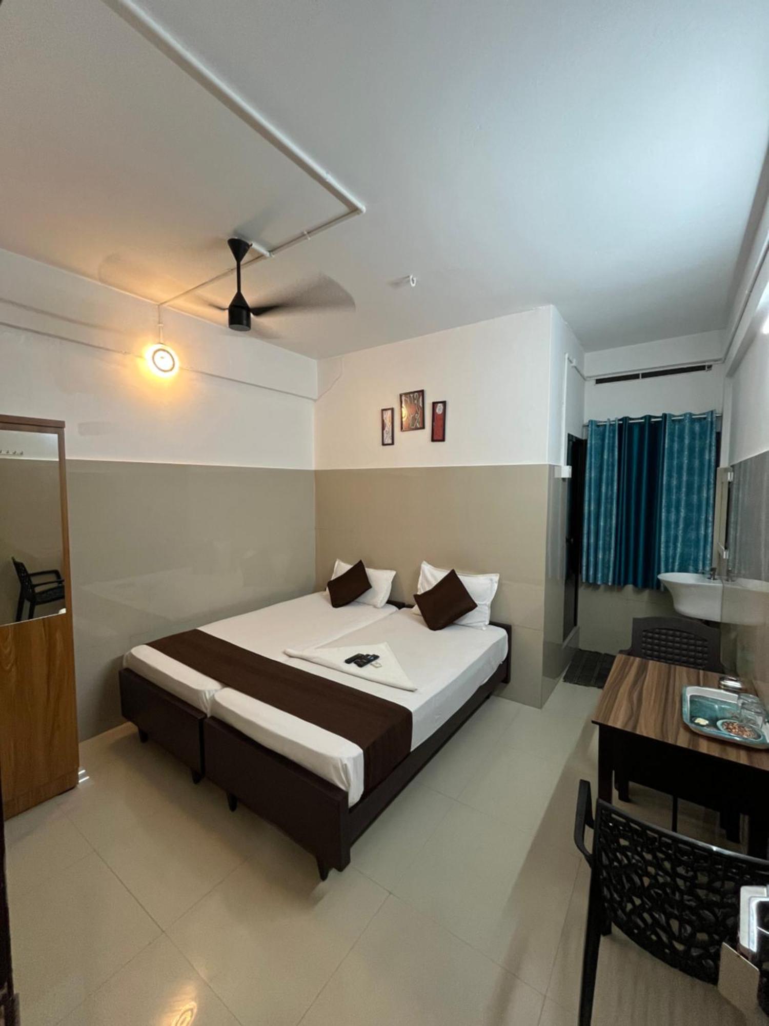 Priya Lodge Kozhikode Dış mekan fotoğraf
