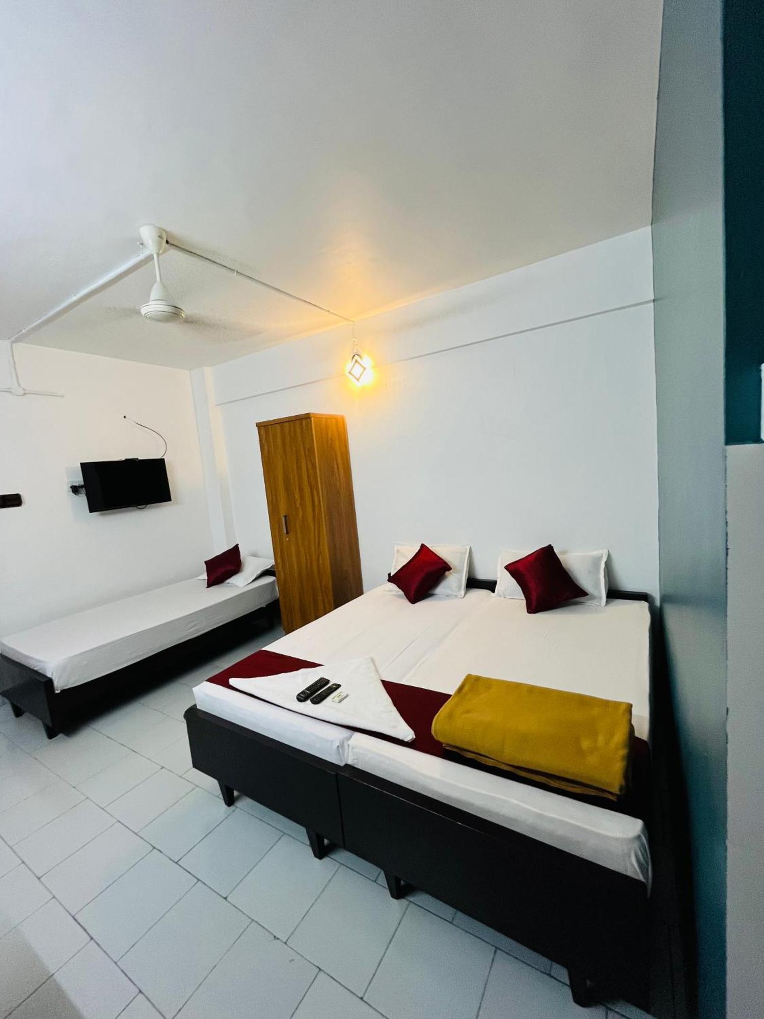Priya Lodge Kozhikode Dış mekan fotoğraf