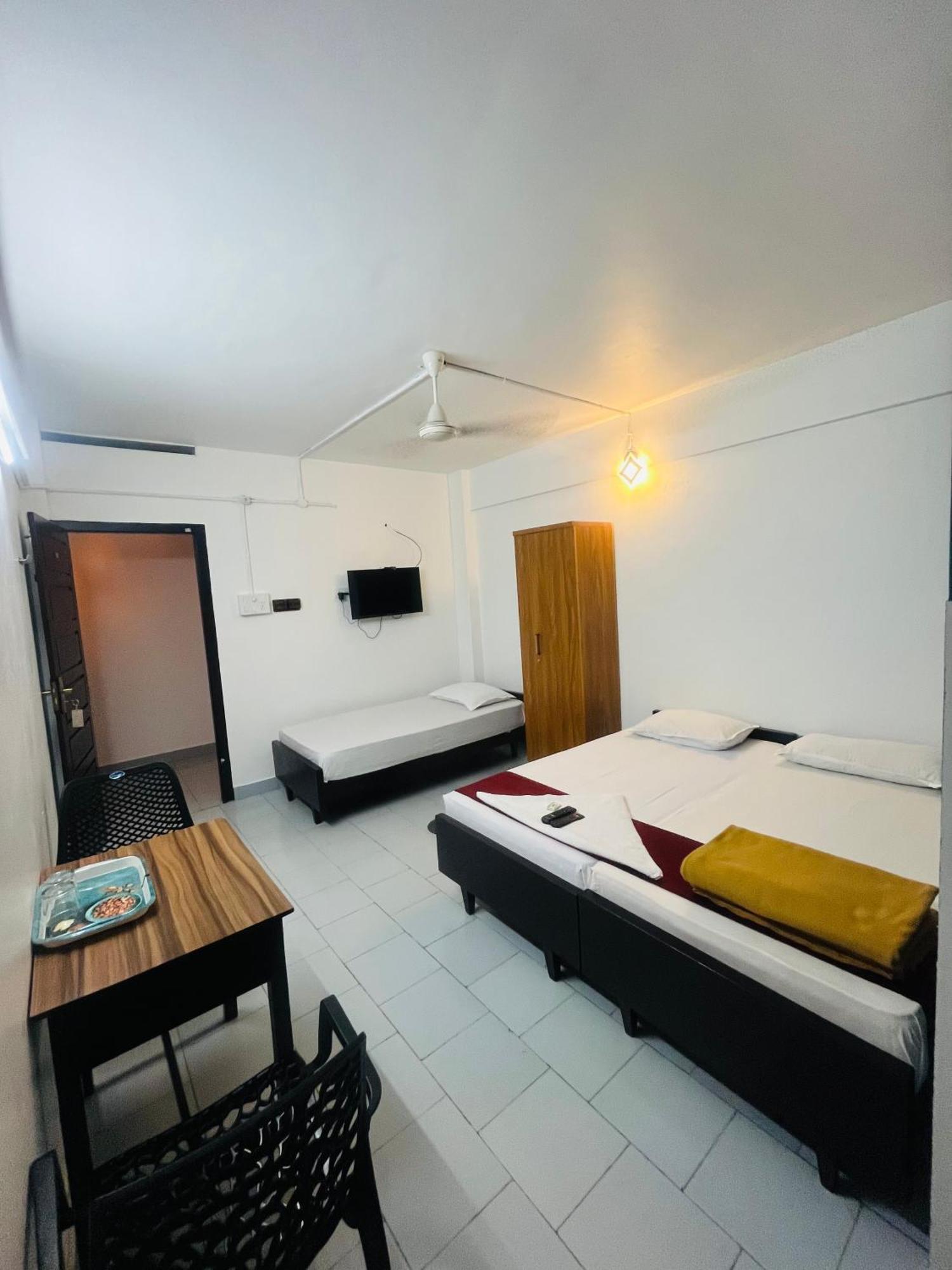 Priya Lodge Kozhikode Dış mekan fotoğraf
