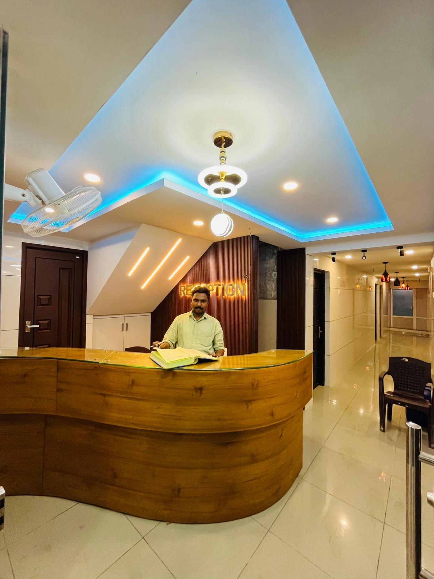 Priya Lodge Kozhikode Dış mekan fotoğraf