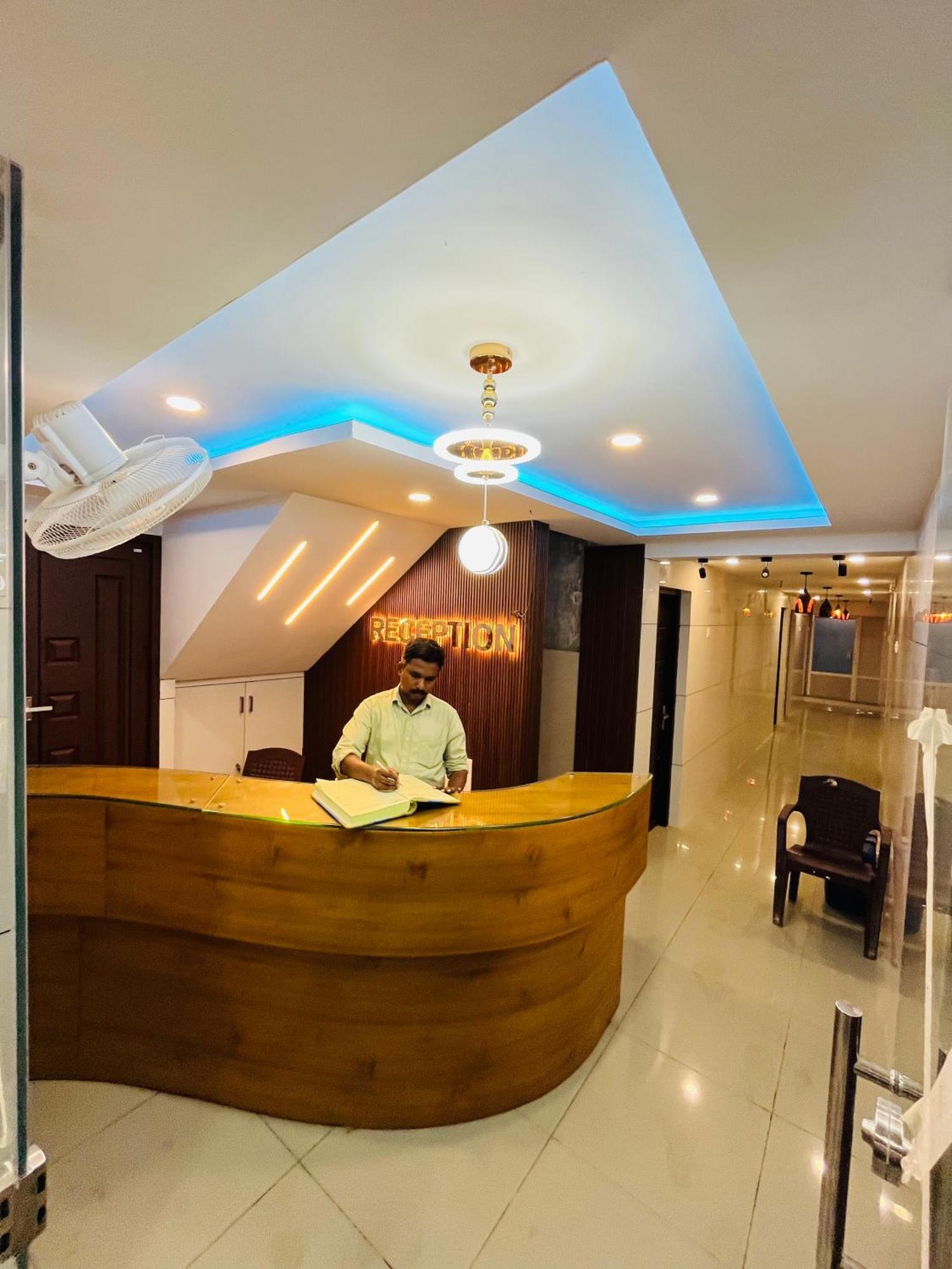 Priya Lodge Kozhikode Dış mekan fotoğraf