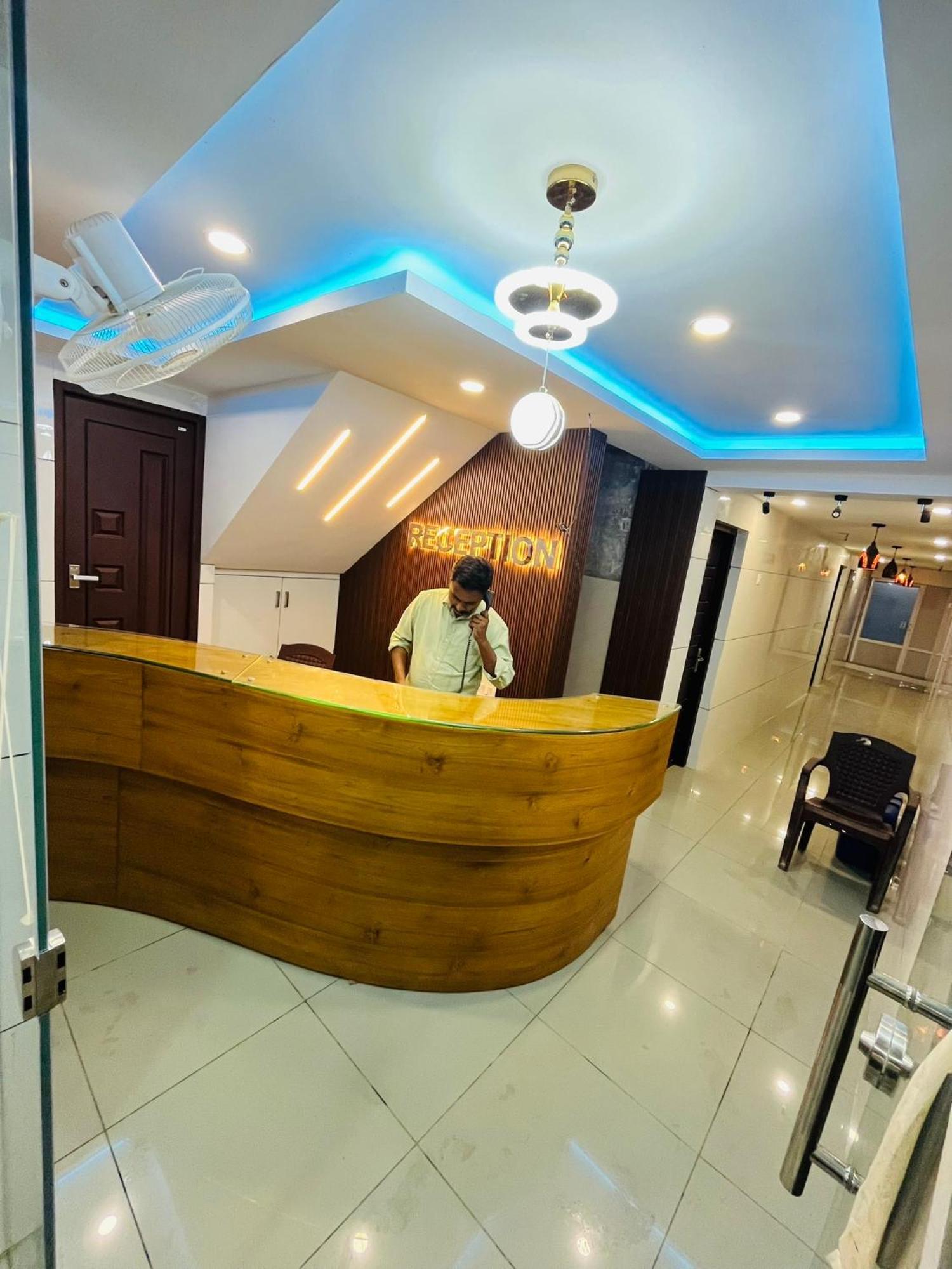 Priya Lodge Kozhikode Dış mekan fotoğraf
